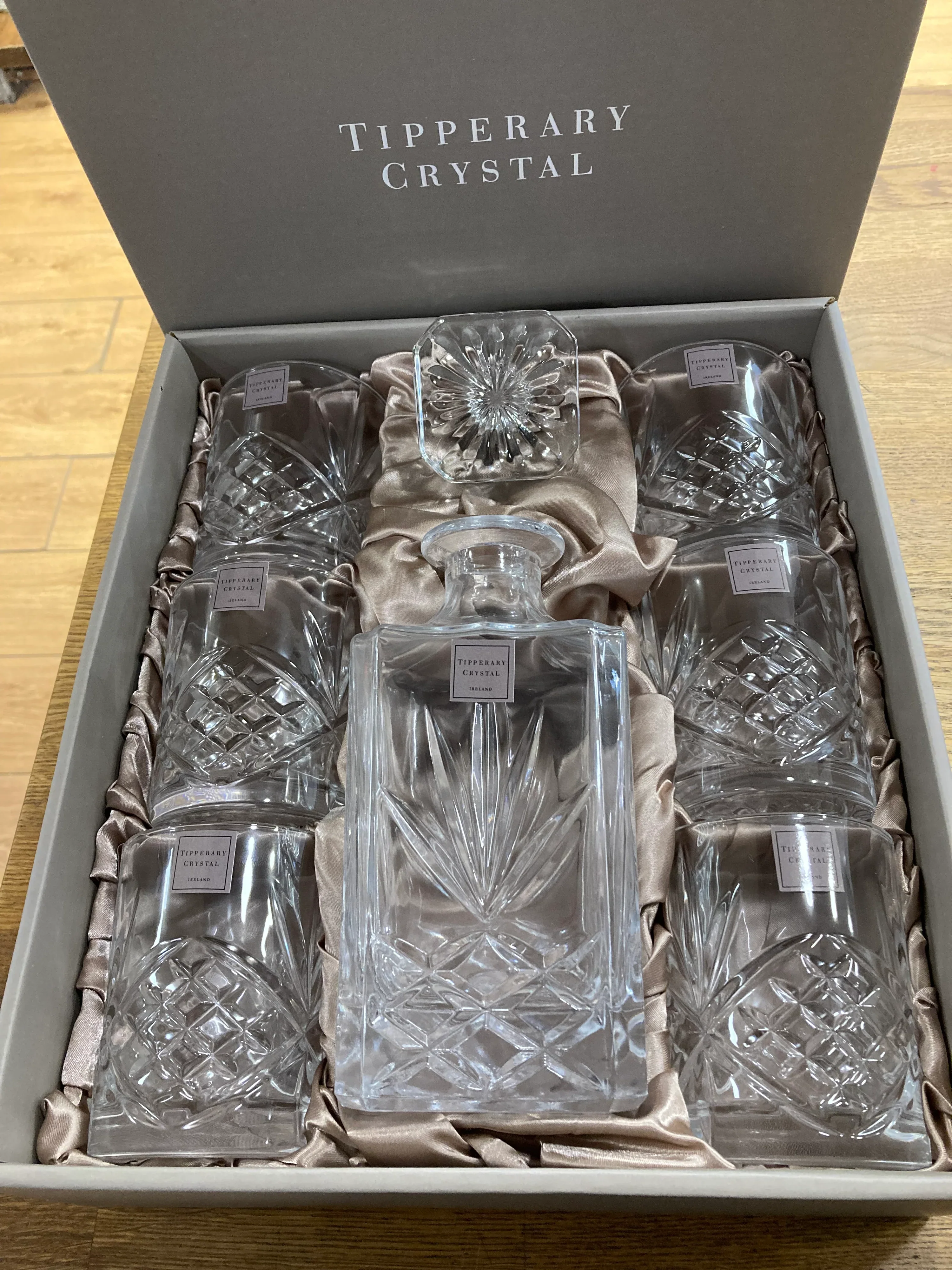 Tipperary Crystal Belvedere Whiskey Decanter and 6 Glasses - Image 3
