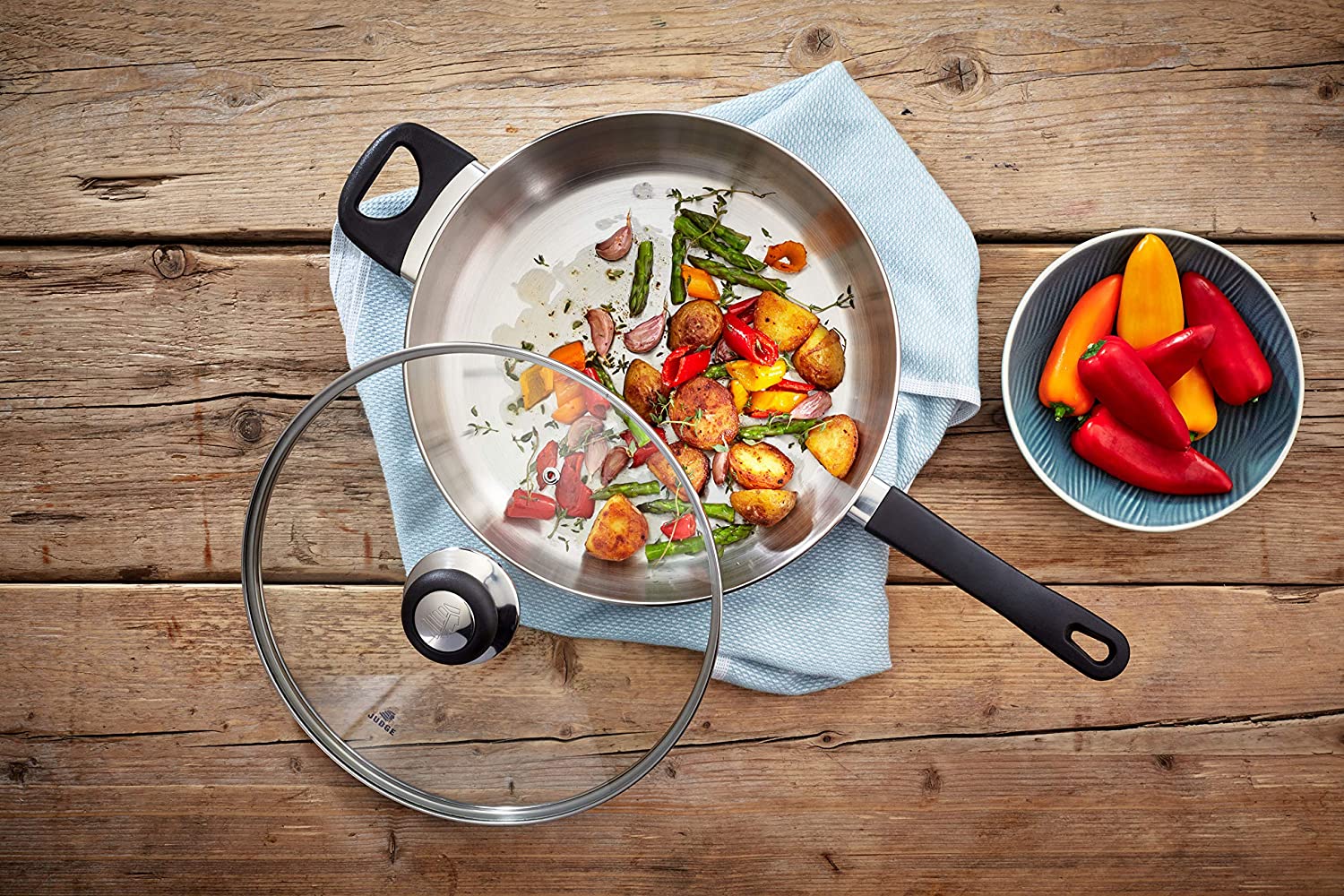 Judge Vista 28cm Saute Pan with Glass Lid, Induction Suitable, Stay-Cool Handles, Dishwasher Safe Non-Stick Saute Pan - Image 2