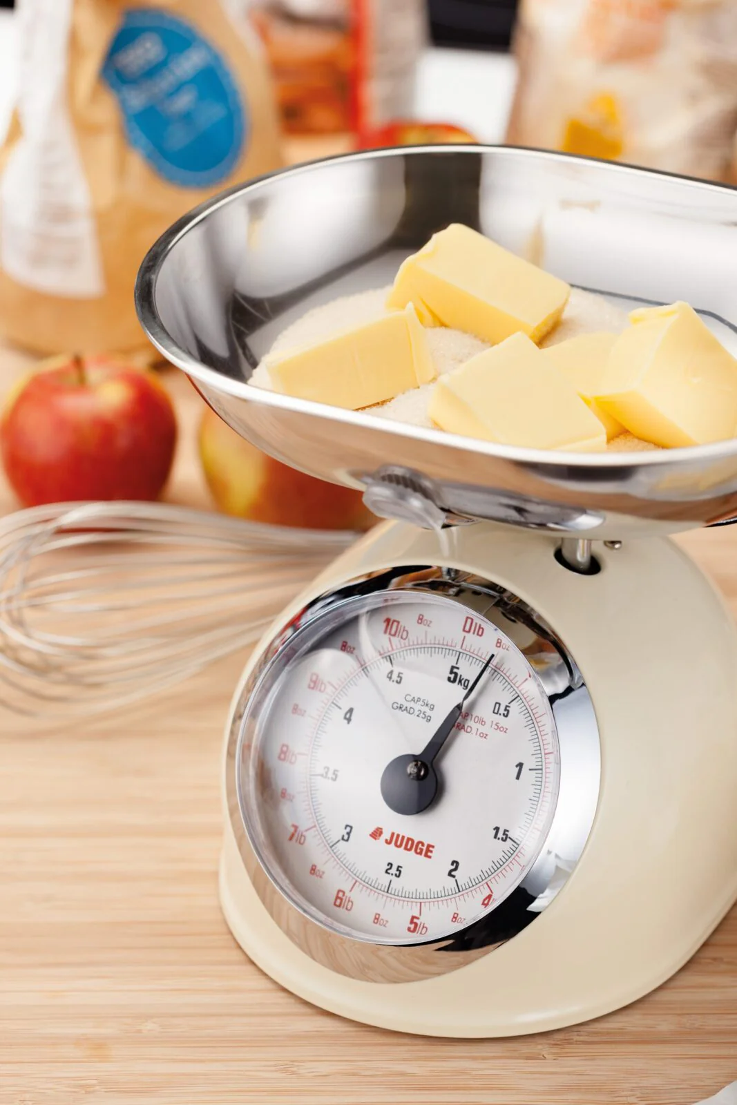 Judge Cream Kitchen Weighing Scales Retro Design 5kg Capacity with Dial & Removable Bowl - Image 6