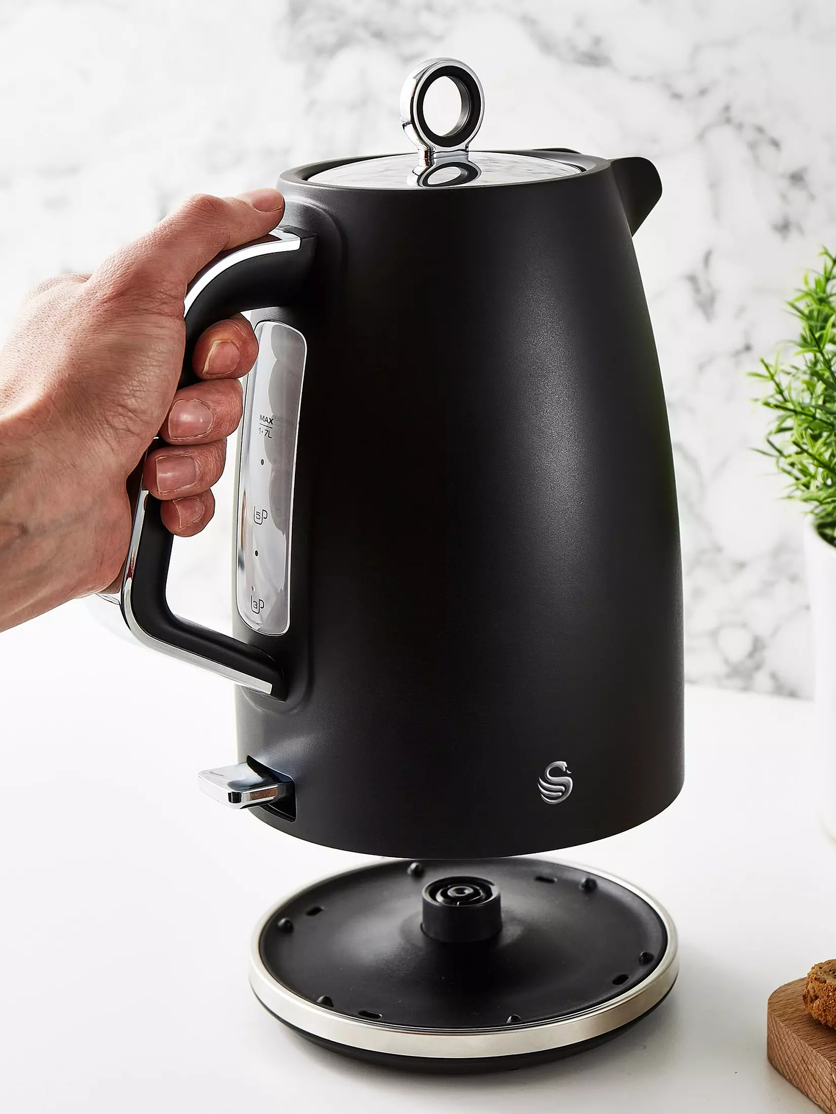 Swan Serenity 1.7L Black Cordless Fast Boil Kettle Kitchen Appliance with Removable Filter - Image 3