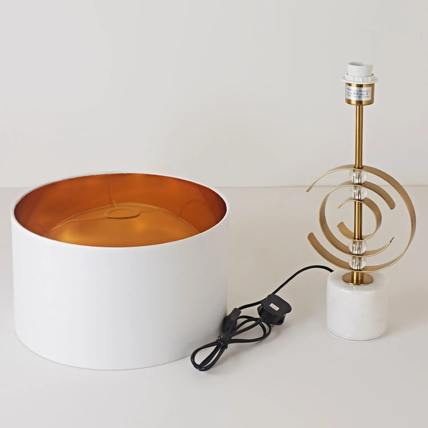 T209023 Table Lamp - Image 6